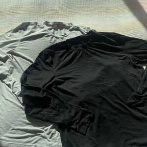 Lululemon set of 2 - Men's Long Sleeve Crewneck — Black & Off White